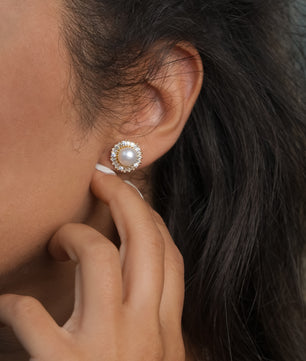 ROMALI 18K Gold-Plated Pearl Glow Stud Earrings - ROMALI