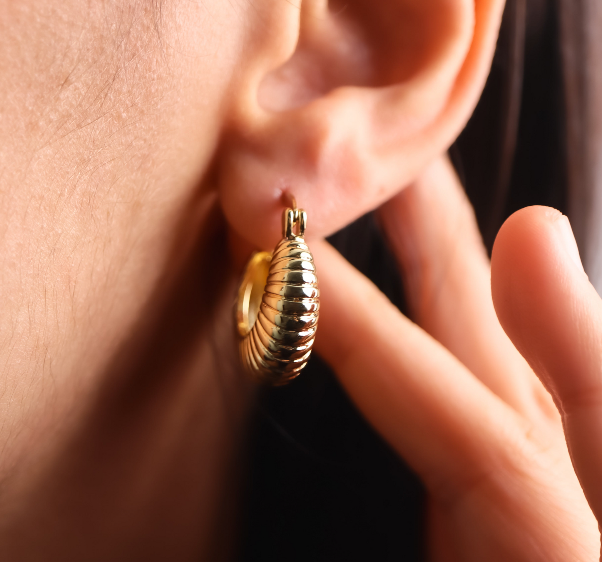 ROMALI 18K Gold-Plated Ridged Hoop Earrings - ROMALI