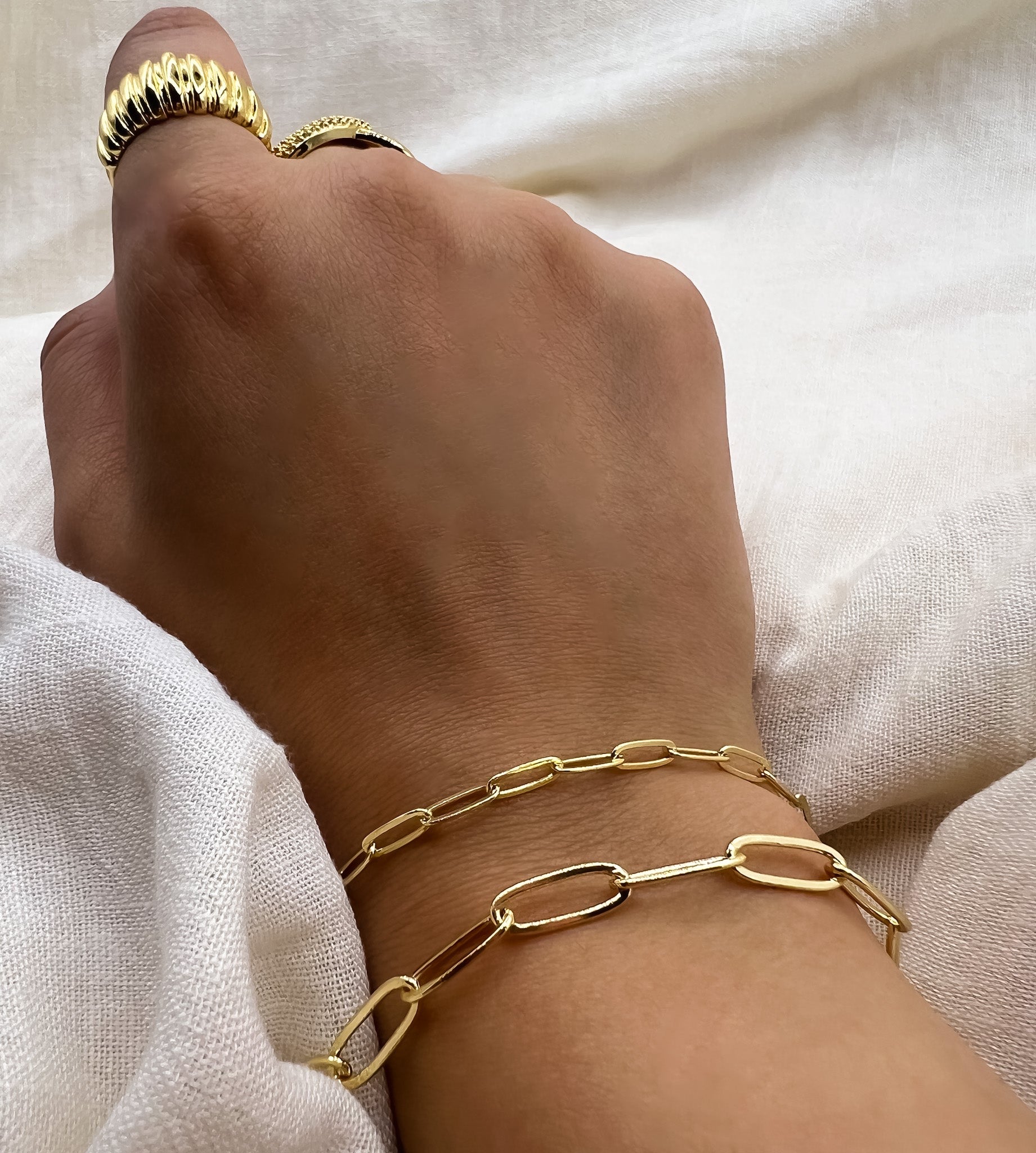 ROMALI 18K Gold-Plated Small Paperclip Bracelet - ROMALI
