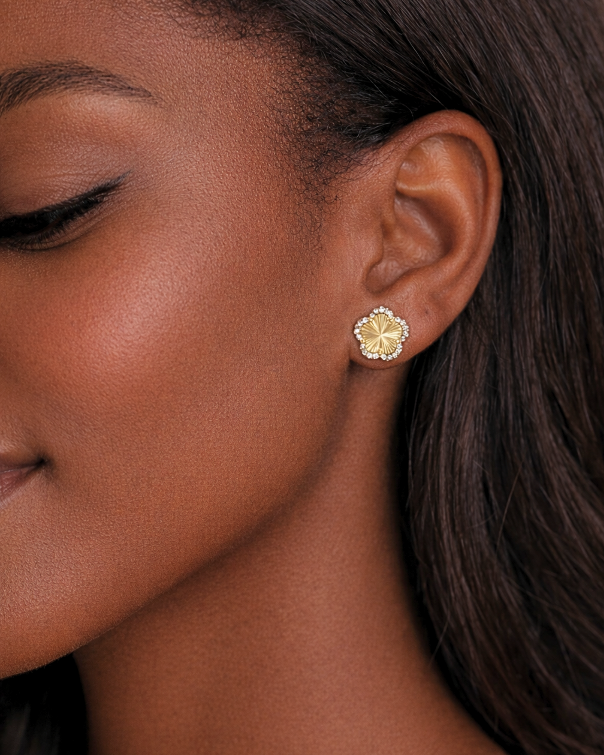 ROMALI Gold Clover Pavé Stud Earrings | 18K Gold-Plated