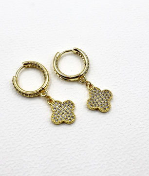 18K Gold-Plated Sparkle Clover Hoop Earrings - ROMALI