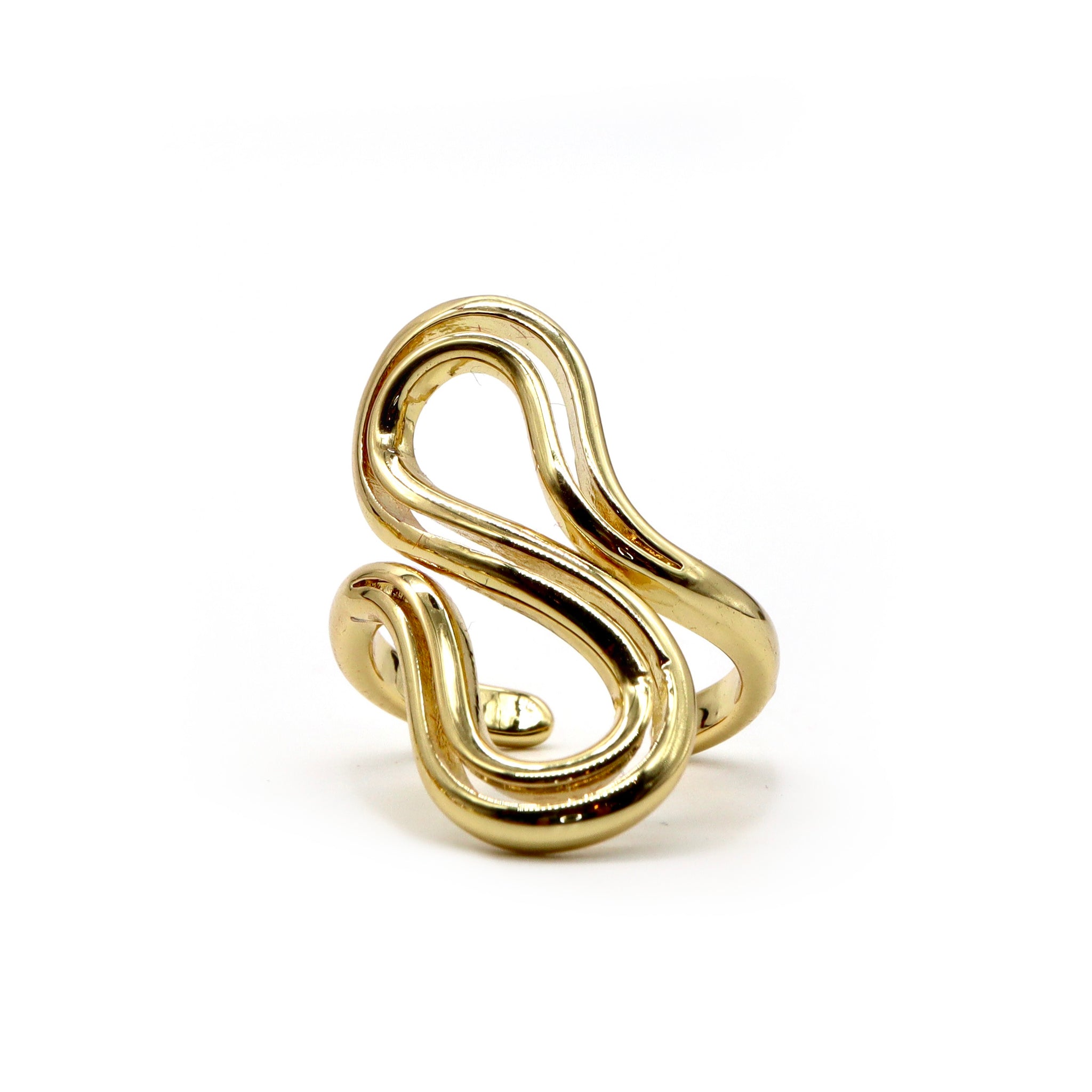 18K Gold-Plated Wavy Ring – Modern Fluid Design