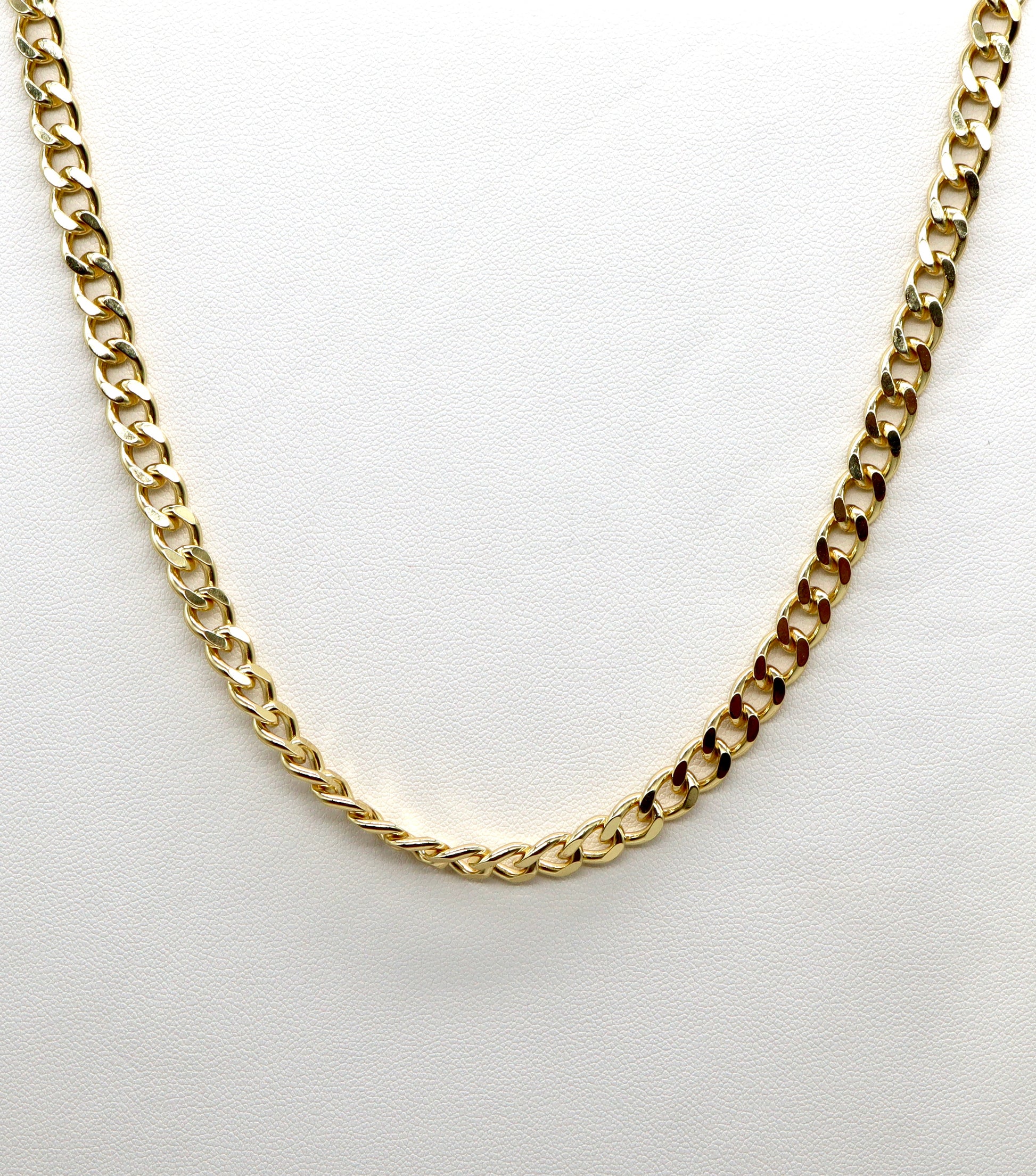 Classic Gold Curb Chain Necklace – 18K Gold Plated Stainless Steel