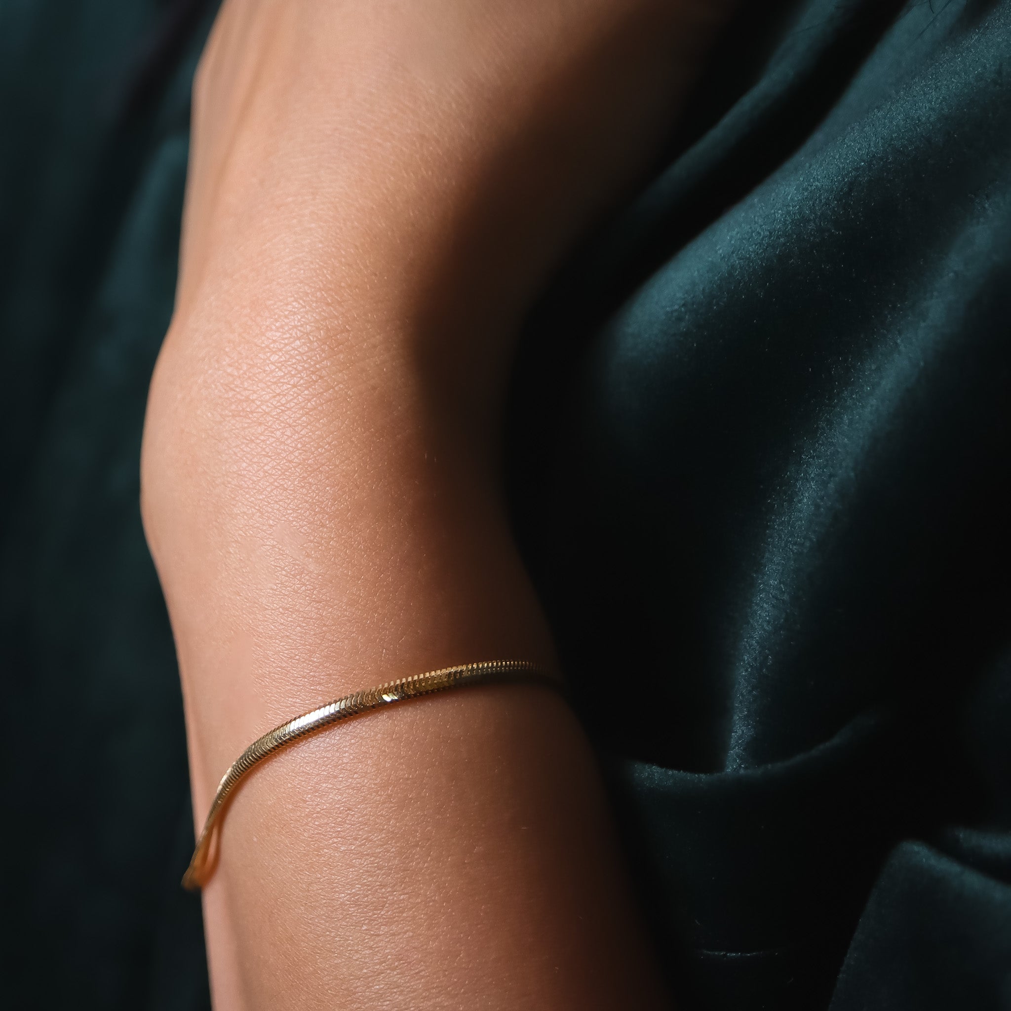 ROMALI 18K Solid Gold Thin Snake Bracelet