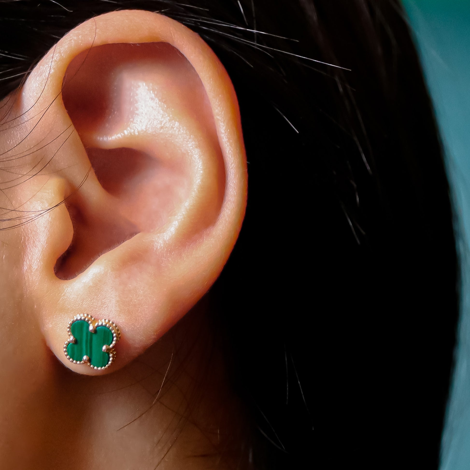 ROMALI 18K Solid Gold Mini Green Malachite Clover Studs