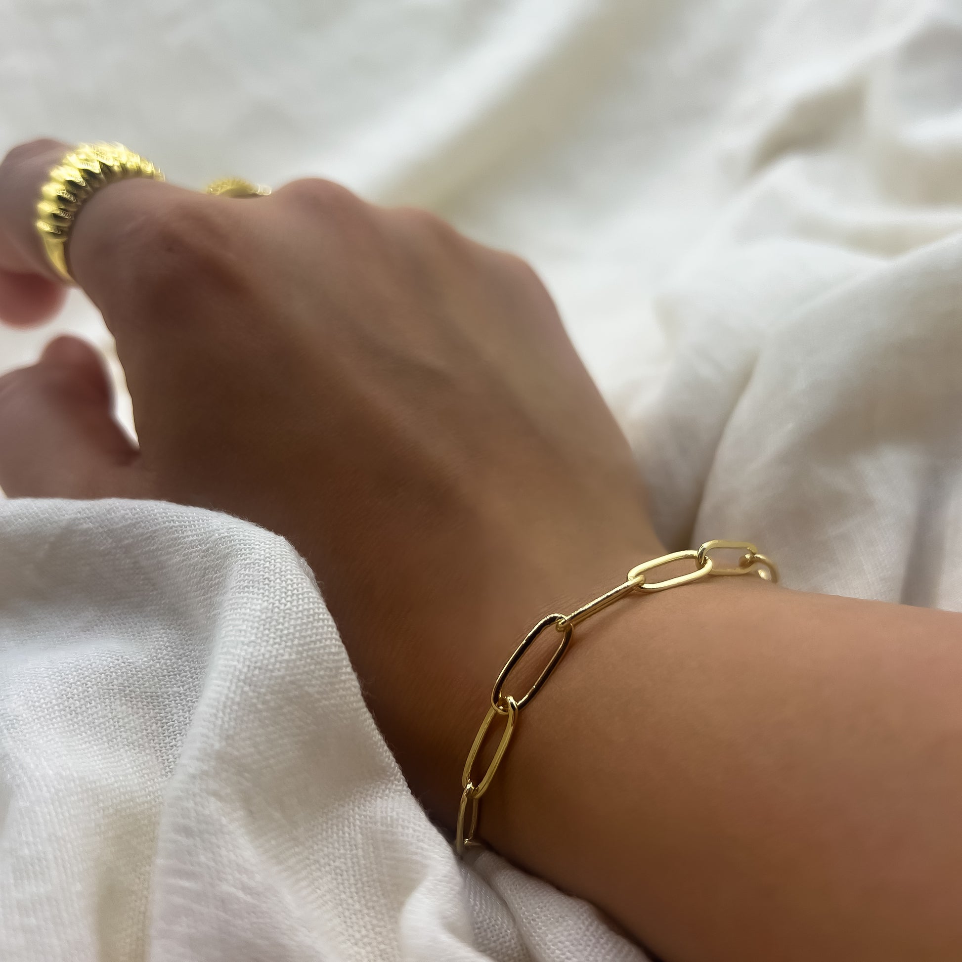 ROMALI 18K Gold-Plated Bold Paperclip Bracelet - ROMALI